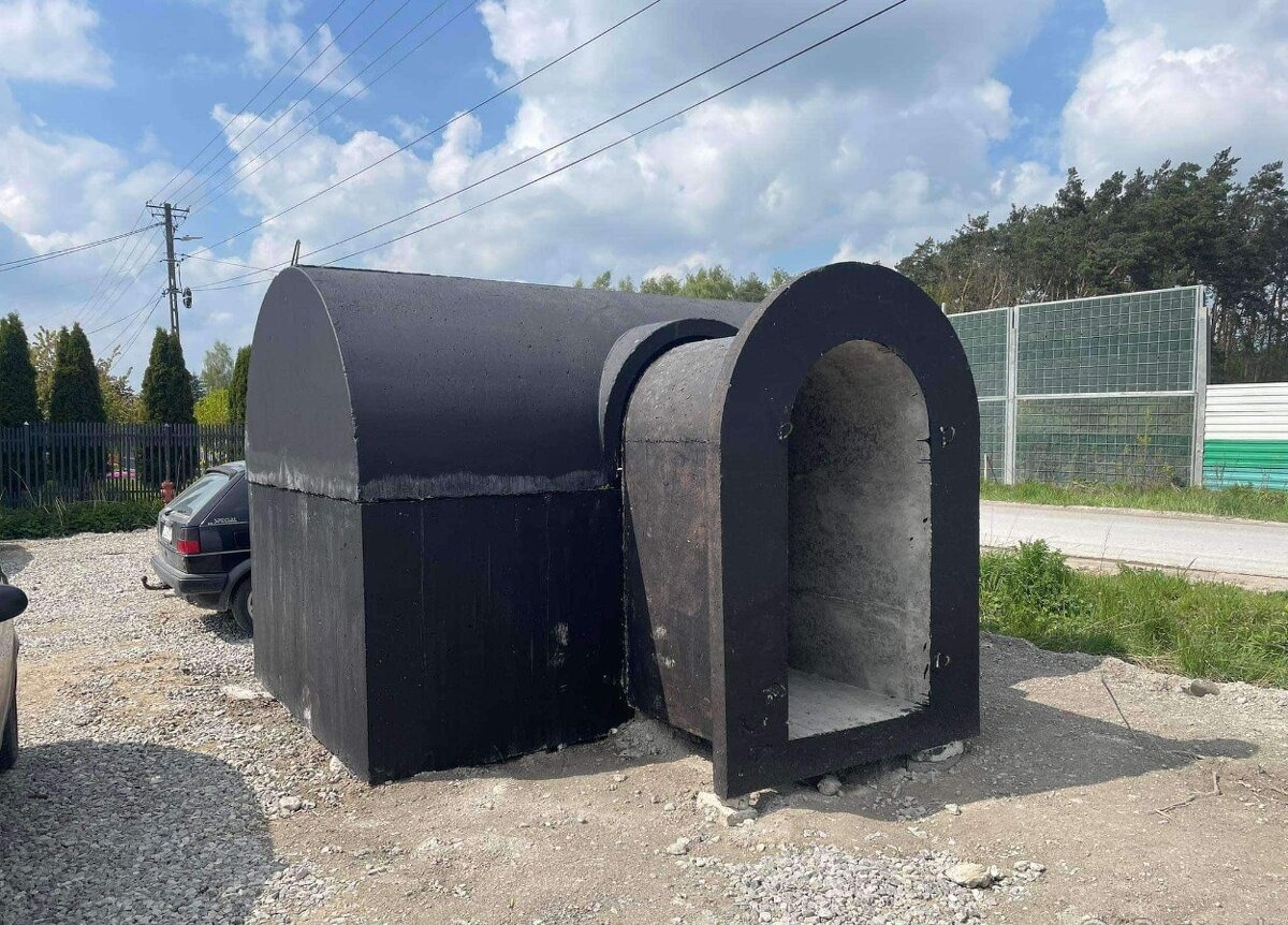 Betonový sklep s klenbou a předsíní